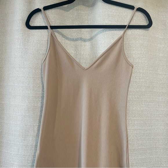 Abercrombie and Fitch Soft A&F Seamless Rib Knit Midi Dress with Slit Beige Sz S - Picture 3 of 9